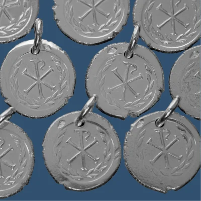 Médaille frappée en argent Chrisme cerclé de laurier – P11 – 15mm