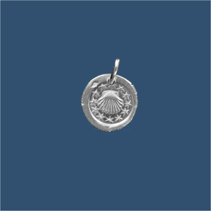 Médaille frappée en argent Coquille St Jacques en argent frappé – P16 – 15mm