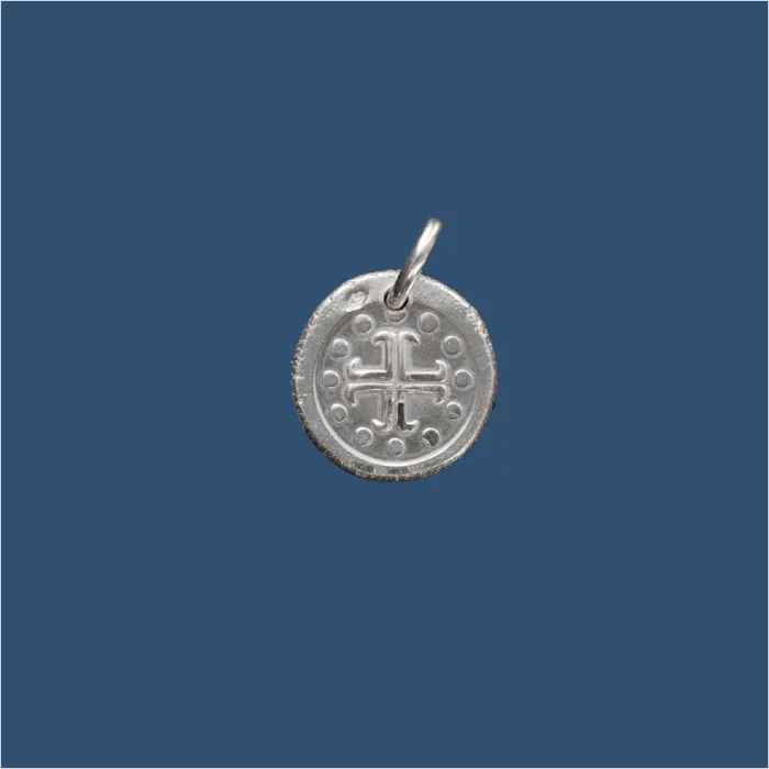 Médaille frappée en argent croix médiévale ancrée – P12 – 15mm
