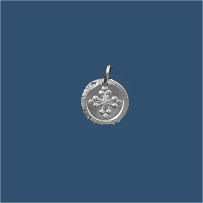 Médaille frappée en argent Croix pommelée – P25 – 15mm