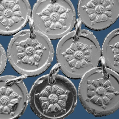 Médaille frappée en argent Rose héraldique – P35 – 15mm