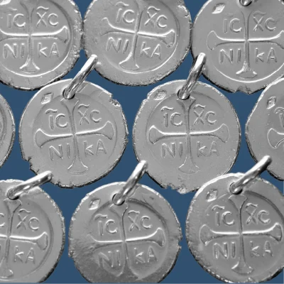 Médaille frappée en argent Croix grecque IC XC/NIKA – P19 – 15mm