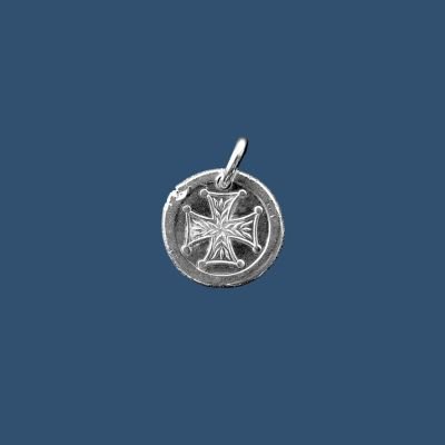 Médaille frappée en argent Croix ornée de feuillage – P37 – 15mm