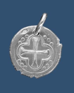 Médaille frappée en argent Croix médiévale dans quadrilobe