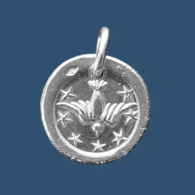 Médaille colombe étoilée aux ailes déployées